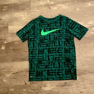 Nike boys medium dri-fit T-shirt